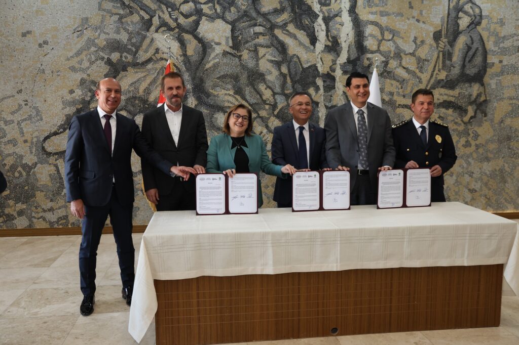 GAZİANTEP MODELİ İLE KAMU YARARI GÖZETEN ÖRNEK PROTOKOL İÇİN İMZALAR ATILDI