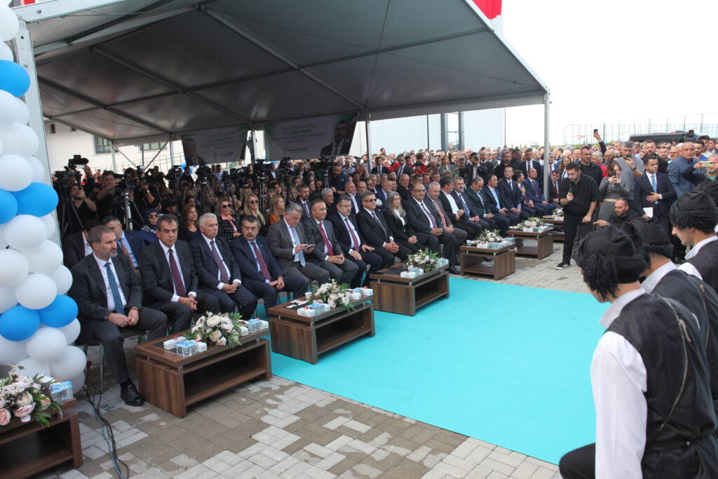İBRAHİM ERDEMOĞLU SPOR LİSESİ VE SPOR KOMPLEKSİ GÖRKEMLİ BİR TÖREN İLE AÇILDI