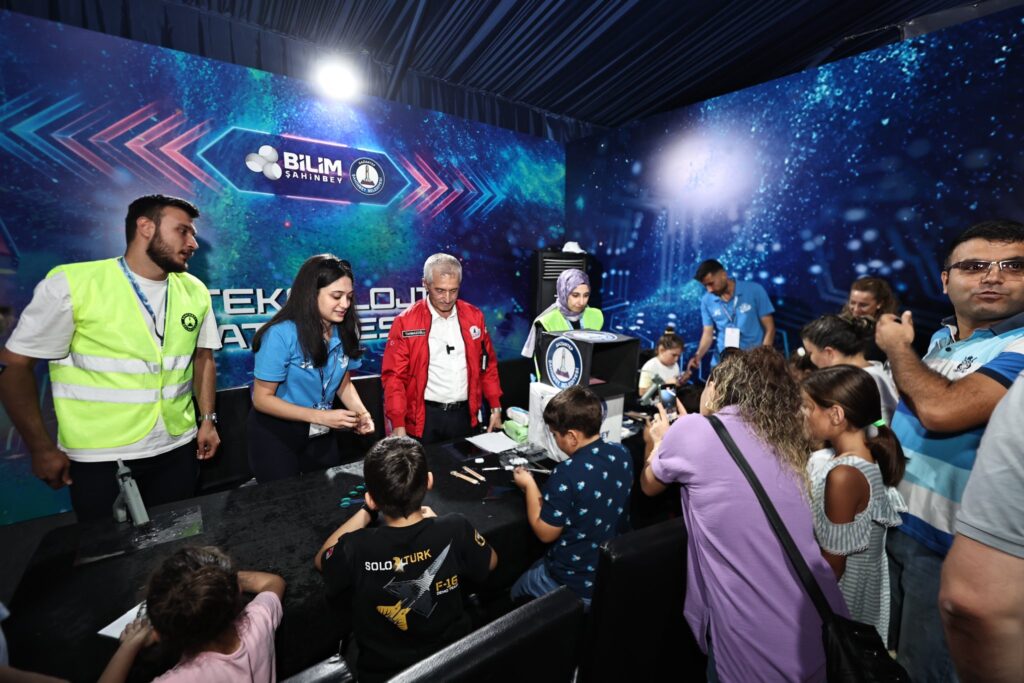 BAŞKAN TAHMAZOĞLU TEKNOFEST’İ ZİYARET ETTİ