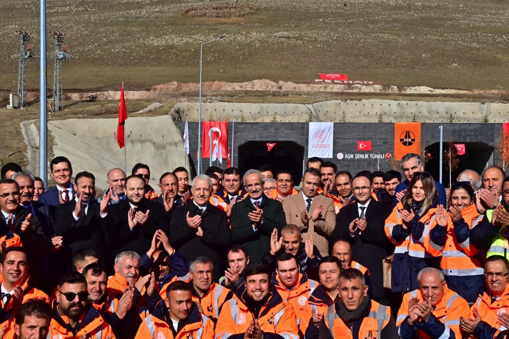 AŞIK ŞENLİK TÜNELİ VE ÇILDIR-AKTAŞ SINIR KAPISI YOLU HİZMETE AÇILDI…