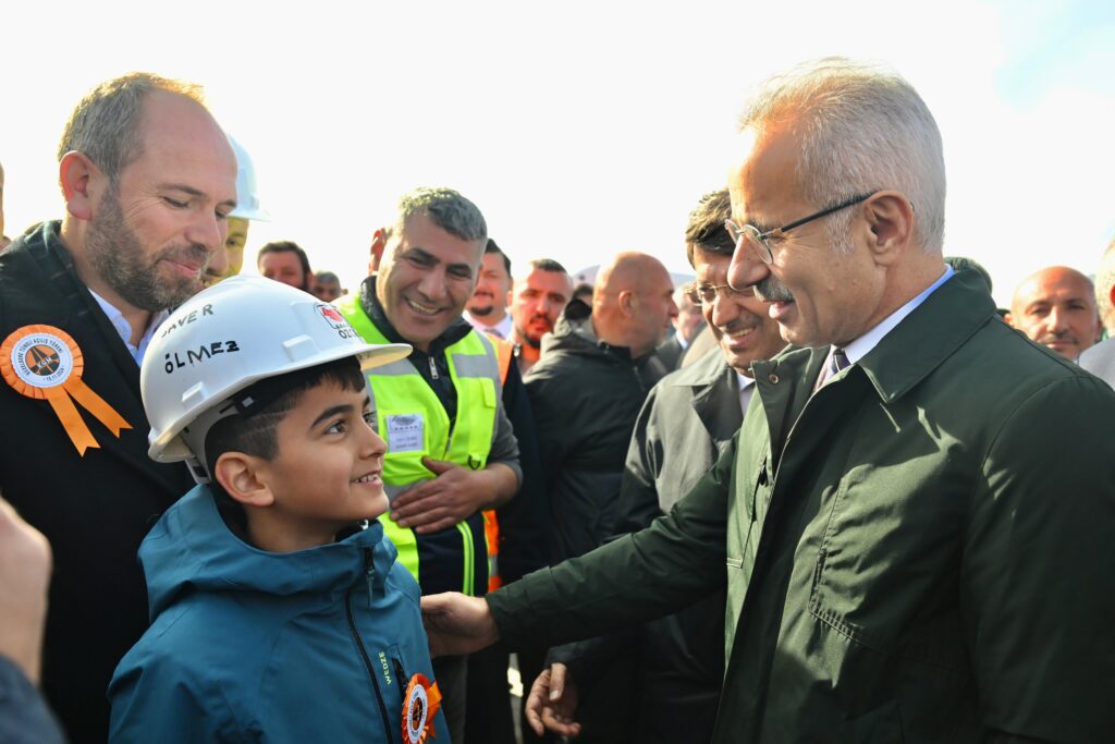 Bakan Uraloğlu: “32 VİRAJLAR TARİH OLDU”