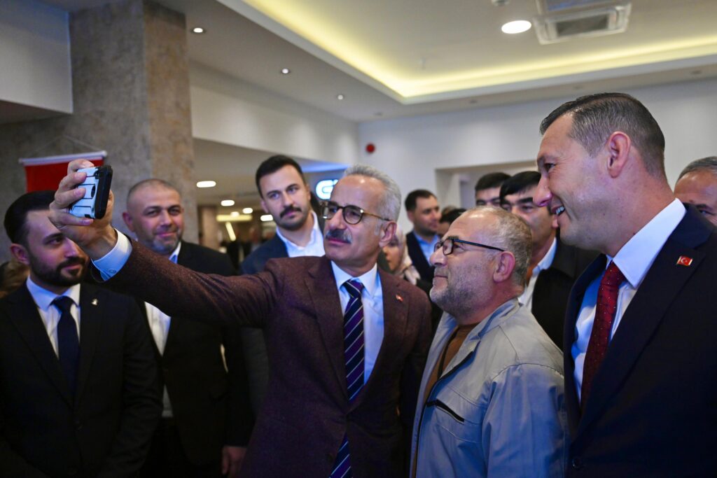 BAKAN URALOĞLU’NDAN TÜRKİYE YÜZYILI İÇİN KARARLILIK MESAJI