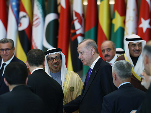 Cumhurbaşkanı Erdoğan: “İslam ülkeleri olarak İsrail’e karşı atılabilecek adımlara öncülük etmeliyiz”