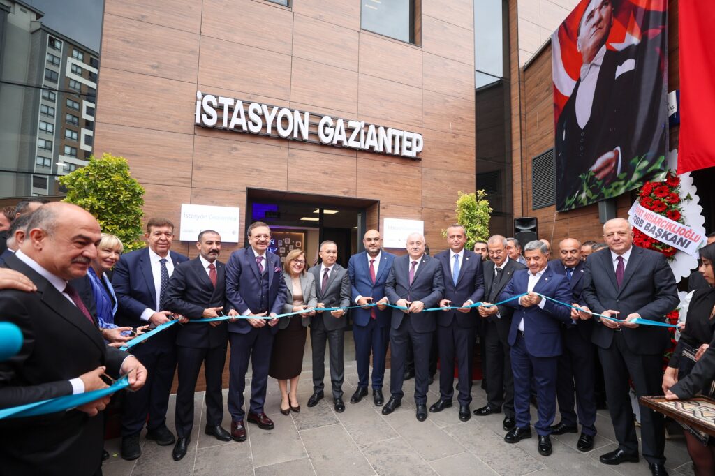 HİSARCIKLIOĞLU’NUN KATILIMIYLA İSTASYON GAZİANTEP’İN RESMİ AÇILIŞI YAPILDI