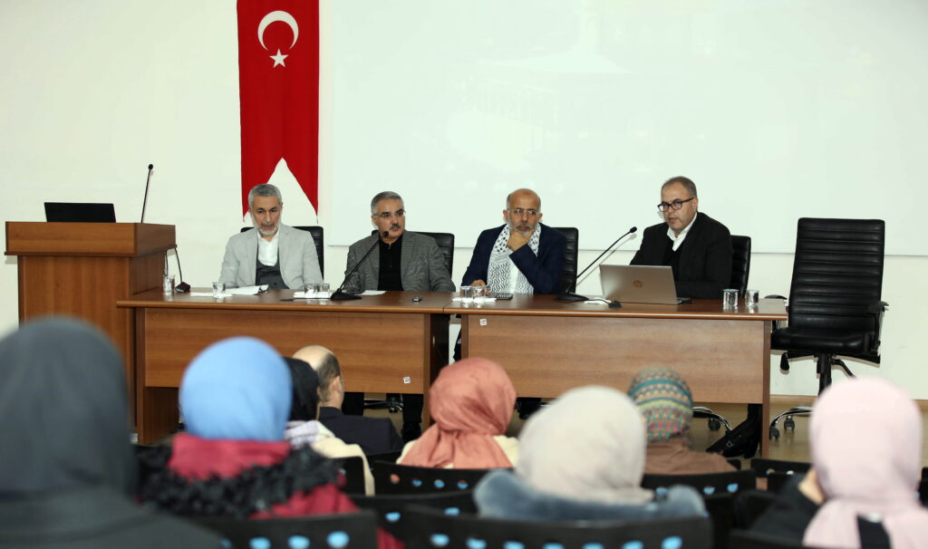 GAZİANTEP ÜNİVERSİTESİ’NDE İSLAM HAYATTIR PANELİ DÜZENDİ