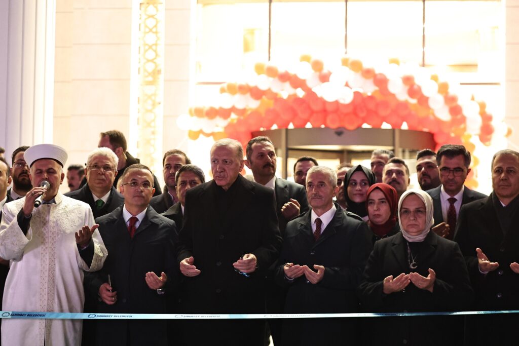 ŞAHİNBEY BELEDİYESİ TARAFINDAN YAPTIRILAN TÜRKİYE’NİN İKİNCİ BÜYÜK KÜTÜPHANESİ’Nİ CUMHURBAŞKANI ERDOĞAN AÇTI