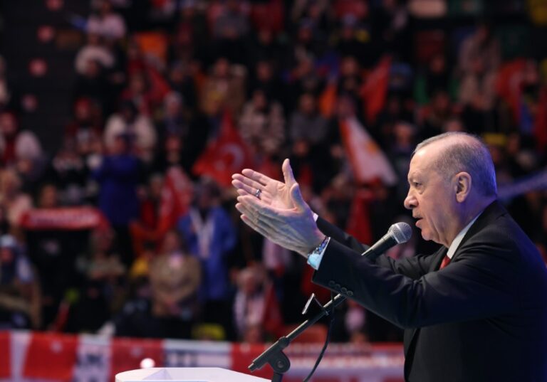 Cumhurbaşkanı Erdoğan: “Ya silahlarını gömecekler ya da silahlarıyla toprağa gömülecekler”