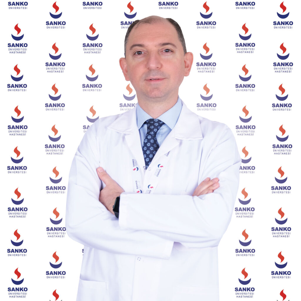 GENEL CERRAHİ UZMANLARI PROF. DR. BALIK, DOÇ. DR. BORAZAN VE OPR. DR. MELİK, SANKO ÜNİVERSİTESİ HASTANESİ’NDE