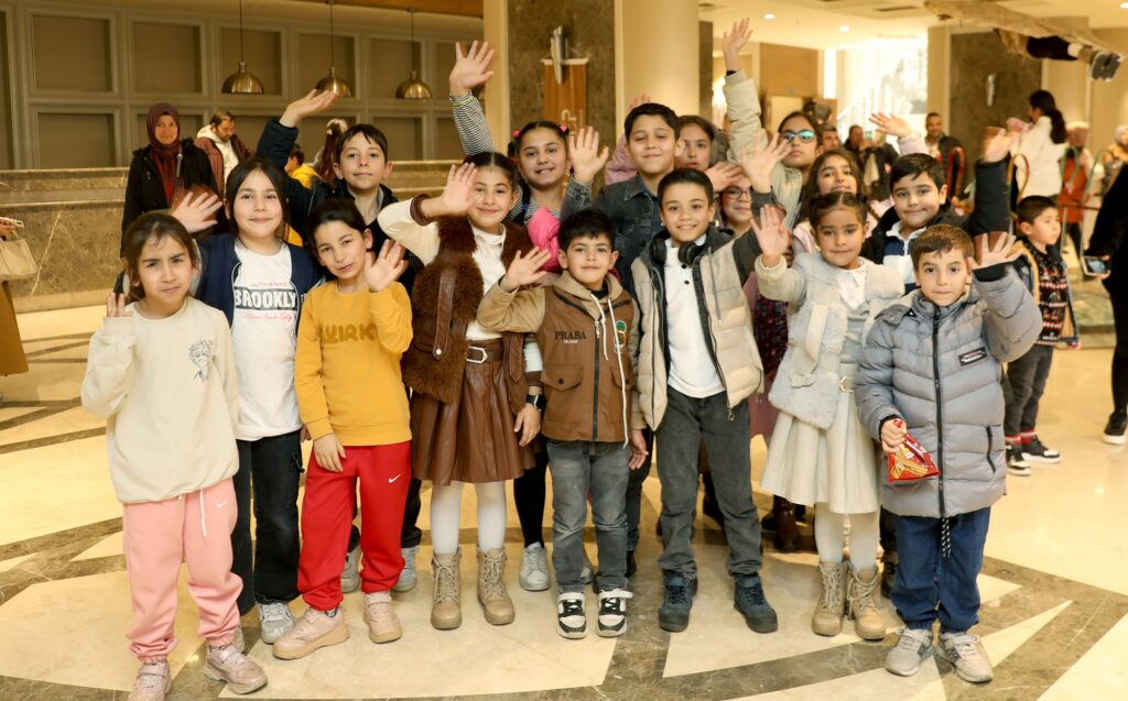 GAZİANTEP ŞEHİR TİYATROSU SÖMESTR ÖZEL GÖSTERİSİYLE ÇOCUKLARLA BİR ARAYA GELDİ