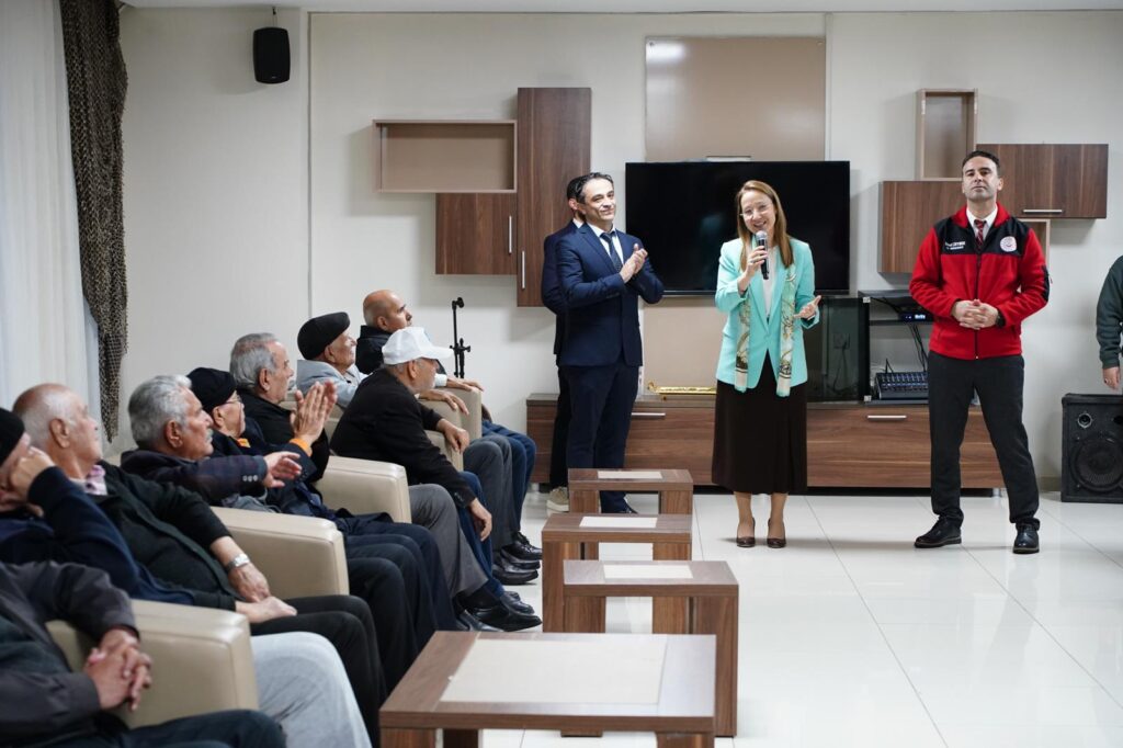 MİLLETVEKİLİ BAKBAK,  YILIN SON AKŞAMINI YAŞLILAR VE ÖĞRENCİLER İLE GEÇİRDİ