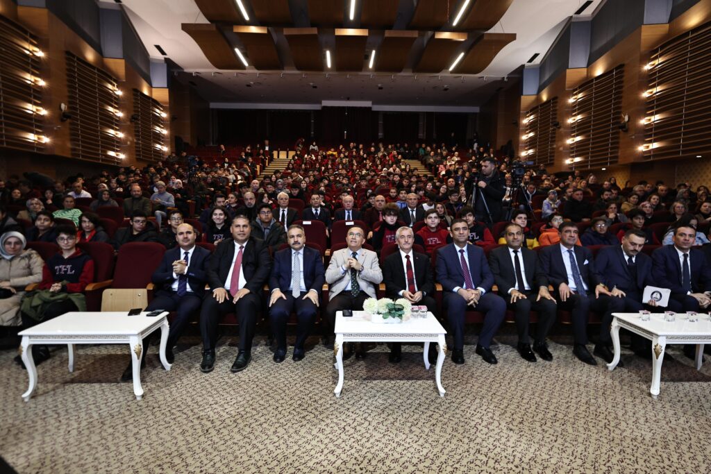 ŞAHİNBEY BELEDİYESİ’NDEN LGS’DE DERECEYE GİREN ÖĞRENCİLERE ÖDÜL