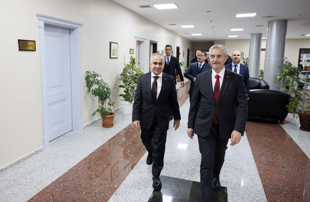 ŞAHİNBEY BELEDİYE BAŞKANI TAHMAZOĞLU’NDAN GAÜN REKTÖRÜ DOĞAN’A ZİYARET
