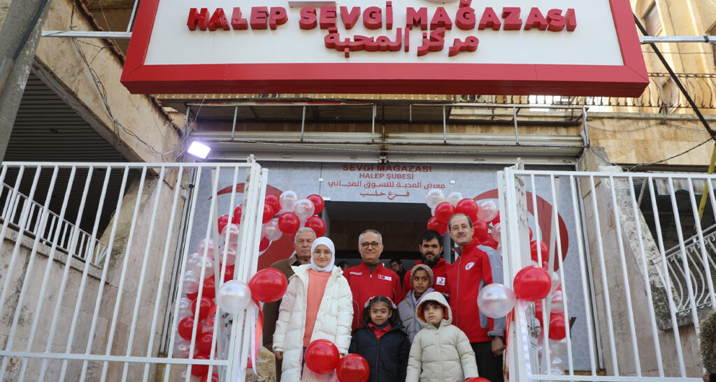 Türk Kızılay, Halep’te ’Sevgi Mağazası’ açtı