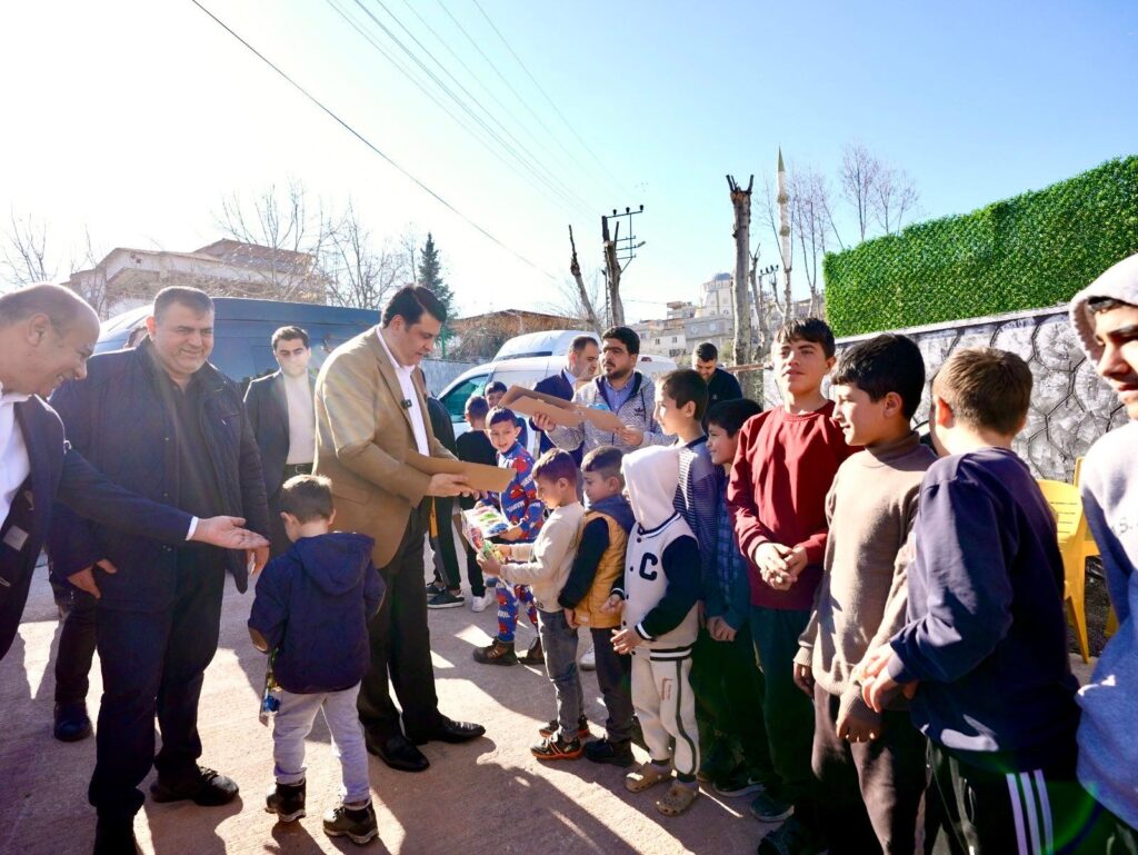 AKTOPRAK’TA BAŞKAN YILMAZ’A MİTİNG GİBİ KARŞILAMA
