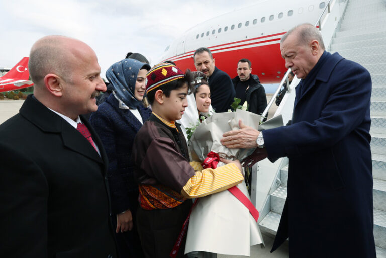 Cumhurbaşkanı Erdoğan: ”Evine girmeyen tek bir vatandaşımızı dahi bırakmayacağız”
