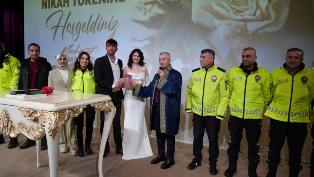 53 ÇİFT MUTLULUĞA ŞAHİNBEY’DE EVET DEDİ