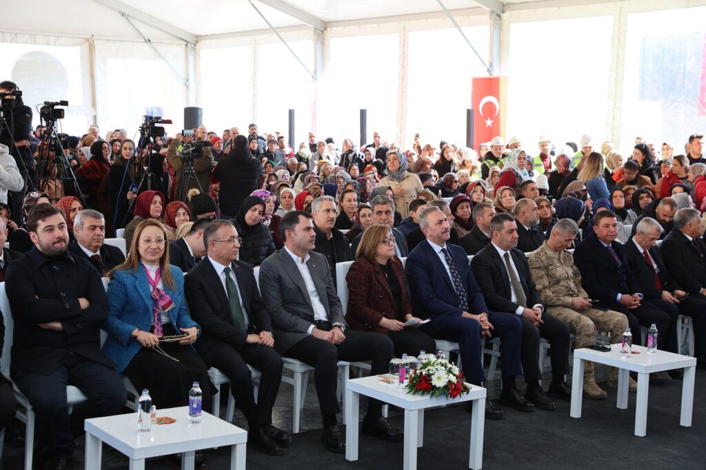 BAKAN KURUM: “BAŞKAN FATMA ŞAHİN, MEYDANLARDA VERDİĞİ SÖZÜ TUTTU”