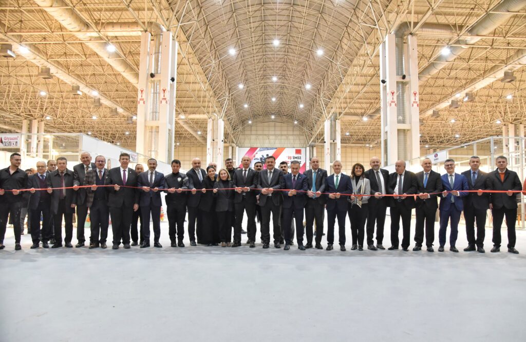 11. PENTEX FUARI KAPILARINI AÇTI
