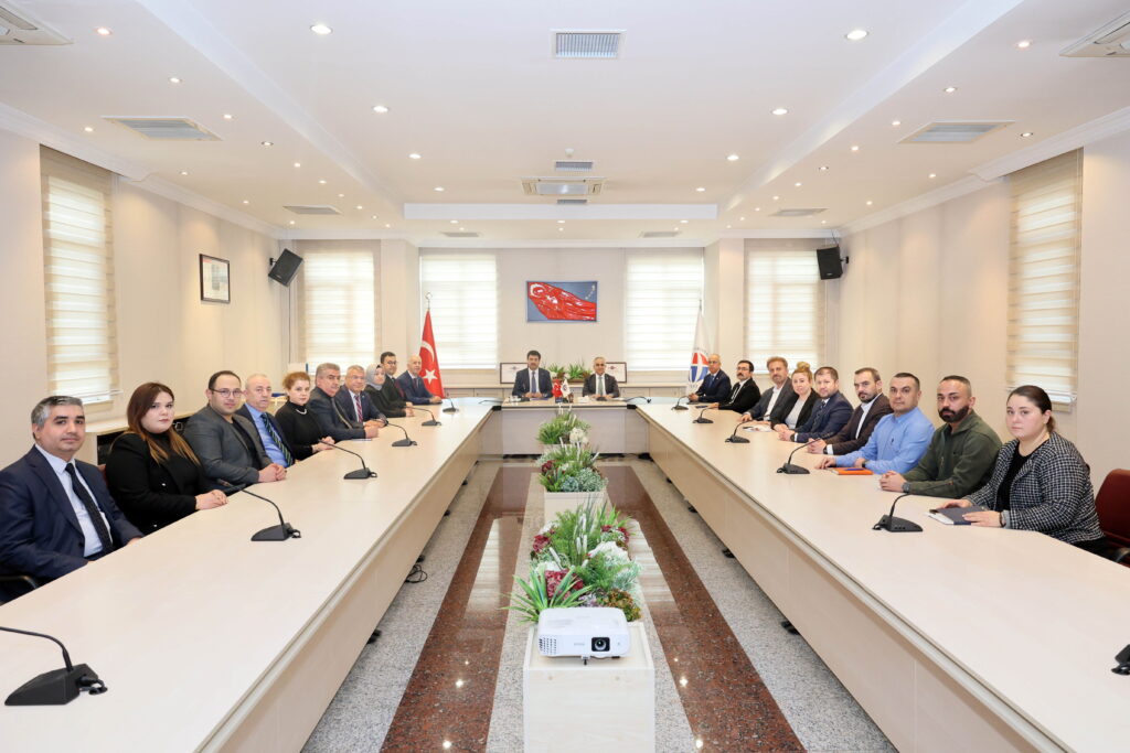 GAÜN’DE EĞİTİM KALİTESİ TESCİLLENDİ: MEDEK AKREDİTASYON BELGELERİ TAKDİM EDİLDİ