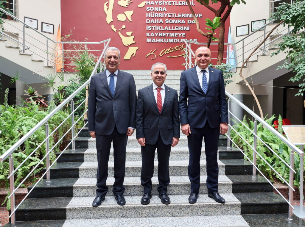 GAZİANTEP MİLLETVEKİLLERİNDEN REKTÖR DOĞAN’A HAYIRLI OLSUN ZİYARETİ