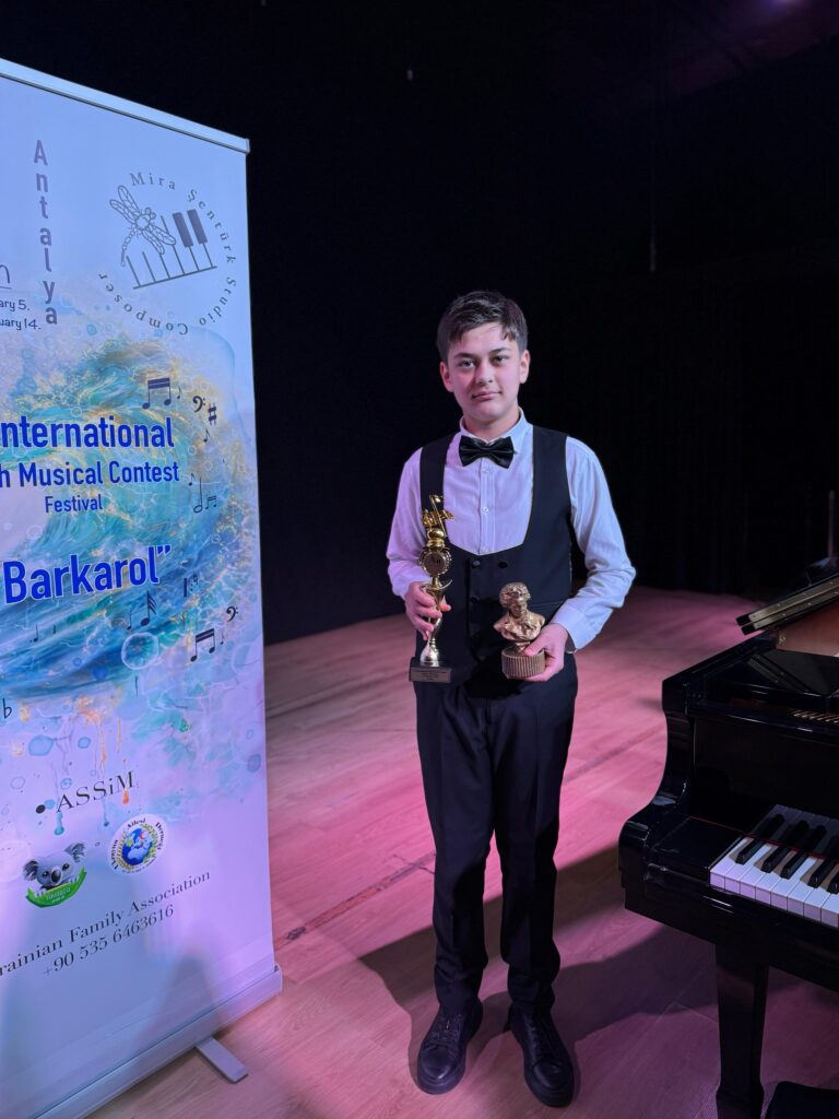SANKO OKULLARI ÖĞRENCİSİ PİYANO YARIŞMASINDA BİRİNCİ OLDU