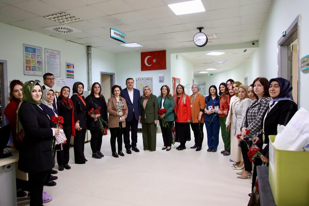 AK PARTİ GAZİANTEP TEŞKİLATINDAN ANLAMLI 8 MART ZİYARETİ