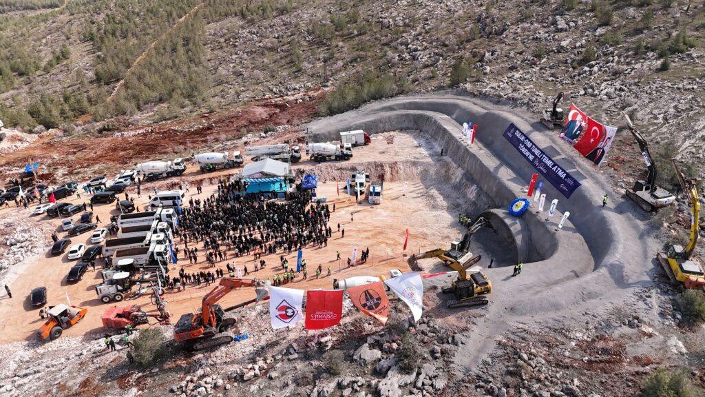 BAKAN URALOĞLU’NUN KATILIMIYLA DÜLÜK-OSB TÜNELİ TEMEL ATMA TÖRENİ DÜZENLENDİ