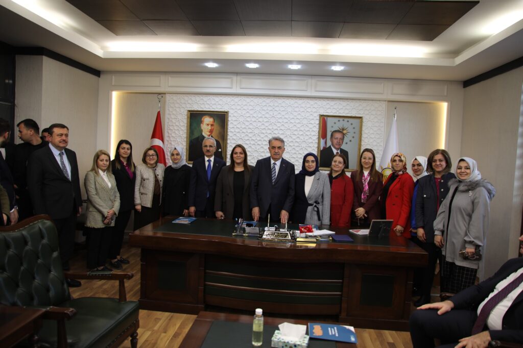 BAKAN URALOĞLU VE BAŞKAN YARDIMCISI YAZICI, AK PARTİ GAZİANTEP TEŞKİLATI İLE BULUŞTU