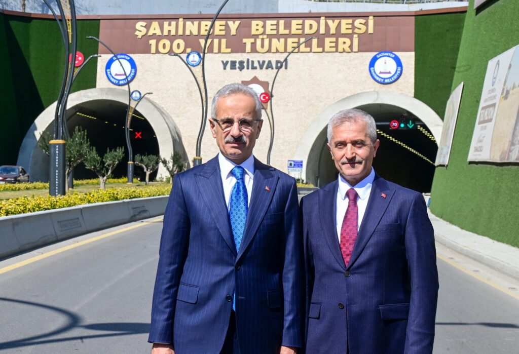 BAKAN URALOĞLU’NDAN ŞAHİNBEY BELEDİYESİ 100. YIL TÜNELLERİ’NE TAM NOT