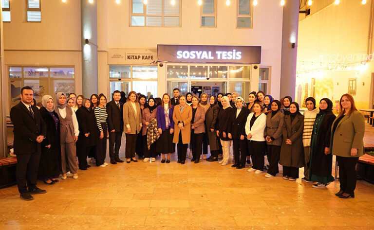 MİLLETVEKİLİ BAKBAK, KIZ ÖĞRENCİ YURDUNDA ÖĞRENCİLERLE SAHUR YAPTI