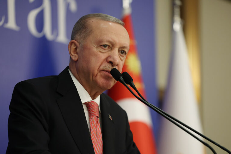 Cumhurbaşkanı Erdoğan, önceki dönem milletvekilleriyle iftar programında bir araya geldi.