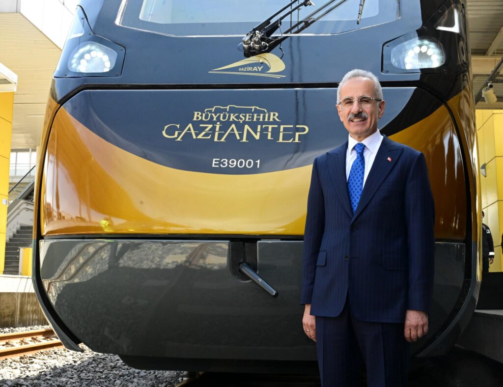 GAZİANTEP’E DEV PROJE;  DÜLÜK-OSB TÜNELİ’NİN TEMELİ ATILDI