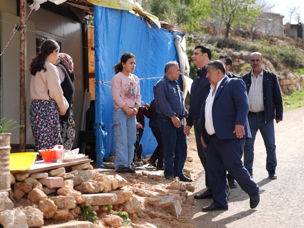 BAŞKAN YILMAZ’DAN DEPREMZEDELERE BAYRAM ZİYARETİ