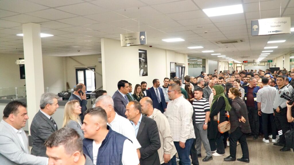 BAŞKAN YILMAZ, ŞEHİTKAMİL AİLESİYLE BAYRAMLAŞTI