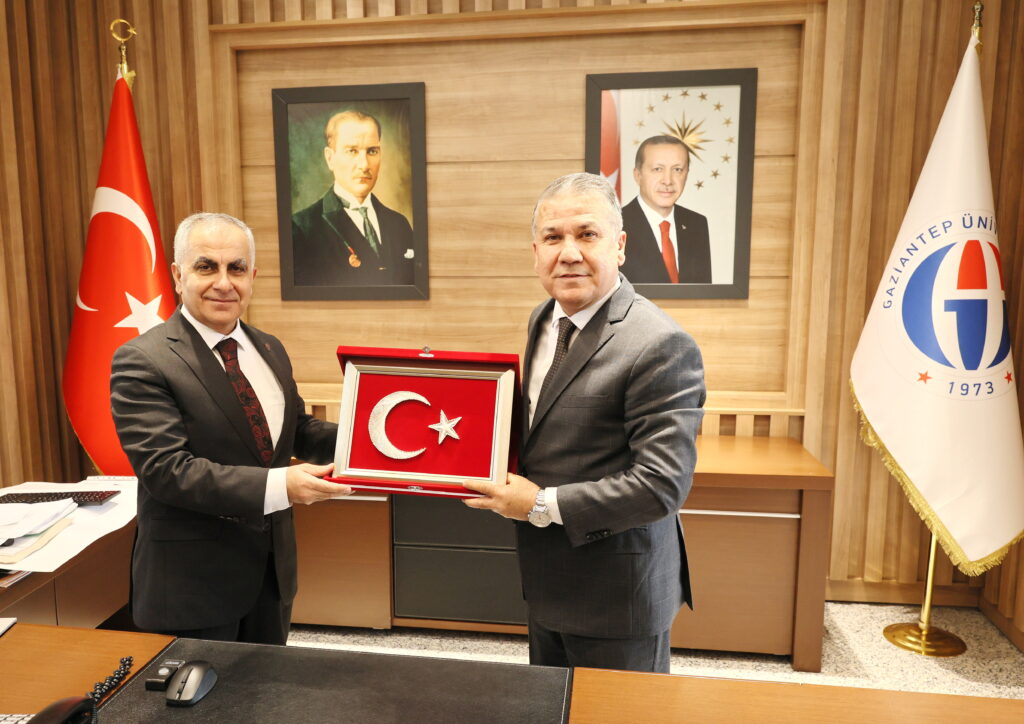 PROF. DR. EROL YAŞAR, GAÜN REKTÖRÜ PROF. DR. SAİT MESUT DOĞAN’I ZİYARET ETTİ