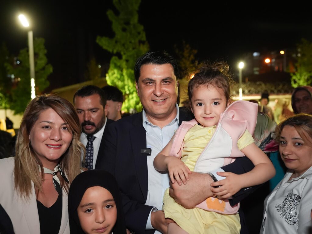 BAŞKAN YILMAZ’A VATANDAŞLARDAN DOĞUM GÜNÜ SÜRPRİZİ