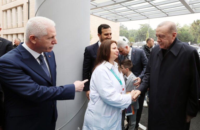 Cumhurbaşkanı Erdoğan: “Sağlık hizmetlerinin her boyutunda büyük mesafe katettik”
