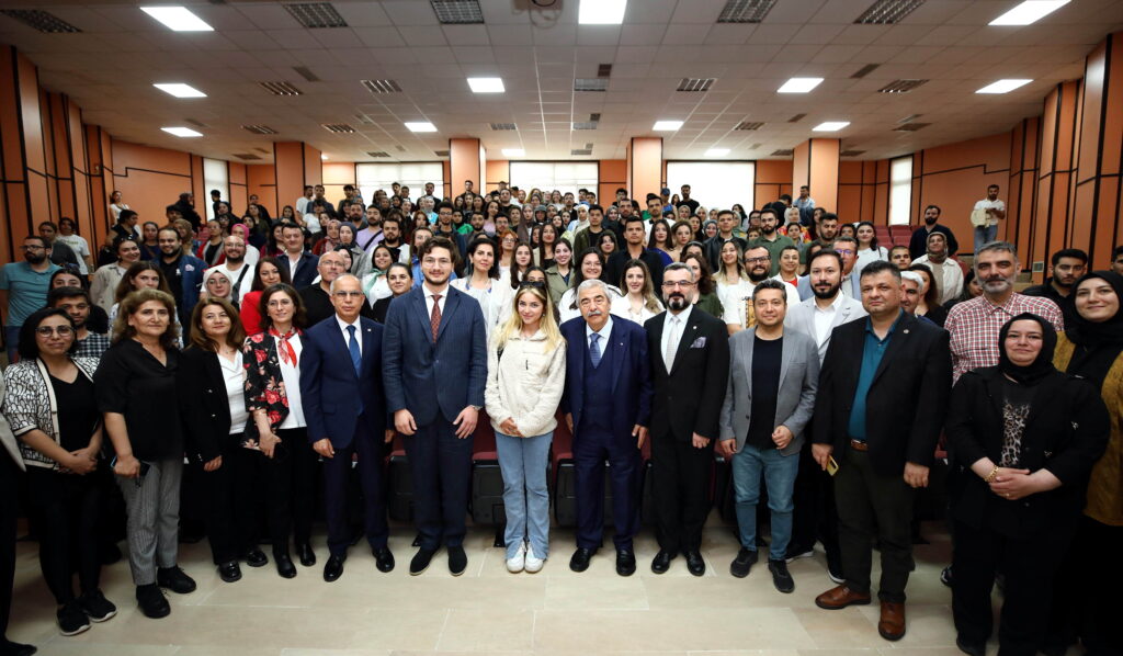 ABDULKADİR KONUKOĞLU, GAÜN’LÜ ÖĞRENCİLERLE HAYAT TECRÜBELERİNİ PAYLAŞTI