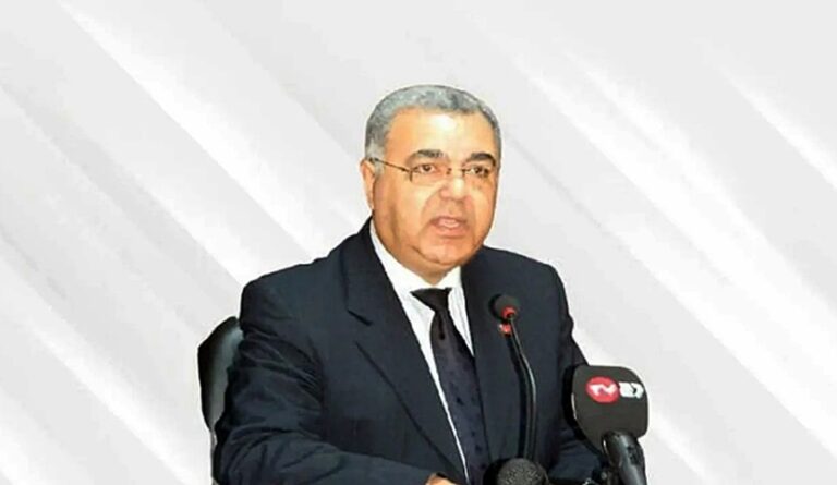 M. Sait Köse: “Ve hâlâ doğru yaşamayı bilmeyen varsa, bırak karıncalardan öğrensin”