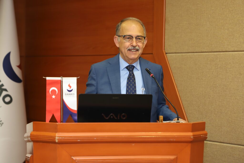 SANKO ÜNİVERSİTESİ REKTÖRÜ PROF. DR. DAĞLI:“YÜCE TÜRK MİLLETİ, HİÇBİR ZAMAN BAĞIMSIZLIK MÜCADELESİNDEN VAZGEÇMEMİŞ, VATAN VE BAYRAK UĞRUNA ÇOK BÜYÜK BEDELLER ÖDEYEREK, TÜM DÜNYAYA İLHAM OLAN BİR MÜCADELE ÖRNEĞİ SERGİLEMİŞTİR”