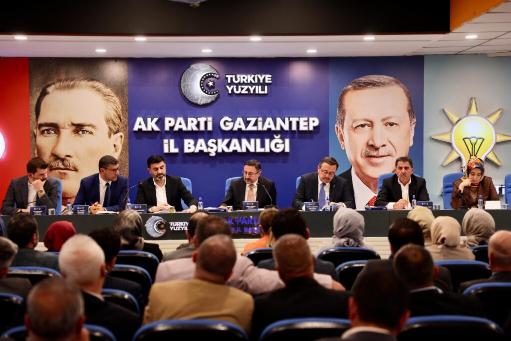 AK PARTİ GAZİANTEP TEŞKİLATI, YENİ İL KOORDİNATÖRÜ İSMAİL EMRAH KARAYEL’İ AĞIRLADI