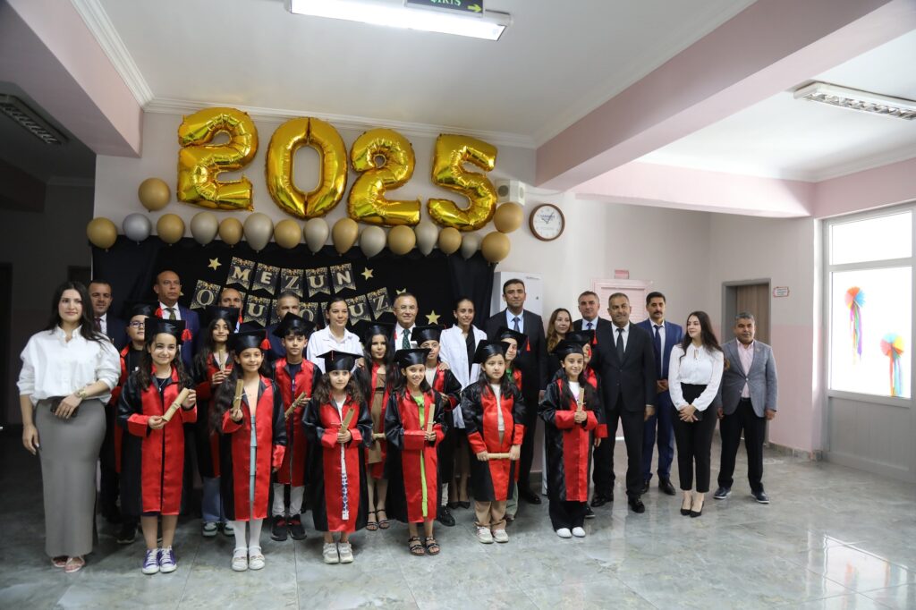 BAŞKAN ŞAHİN’DEN TÜM ÖĞRENCİLERE KARNE HEDİYESİ