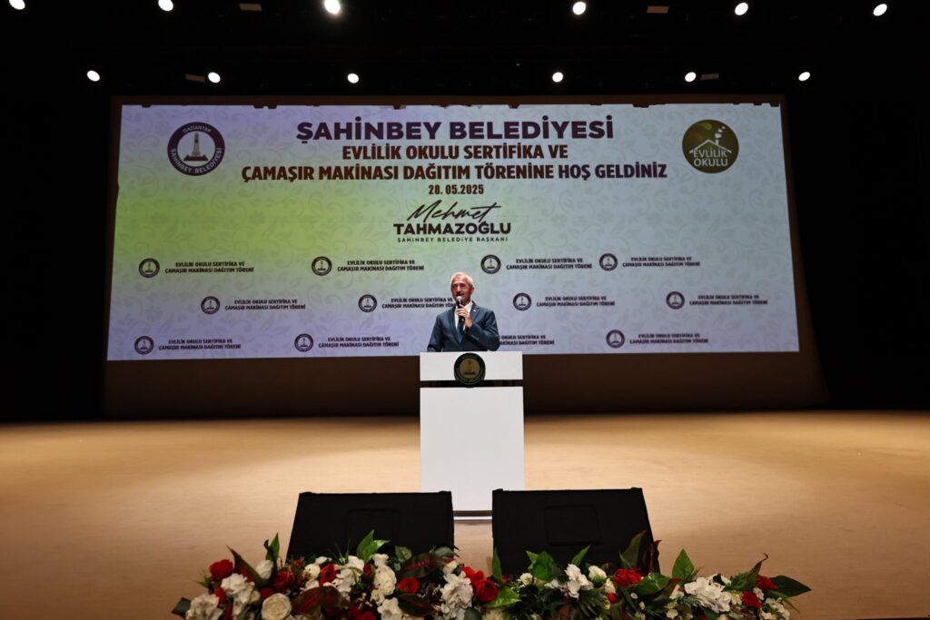 EVLİLİK OKULU’NDA EĞİTİM GÖREN 1.120 ÇİFT DAHA SERTİFİKASINI ALDI