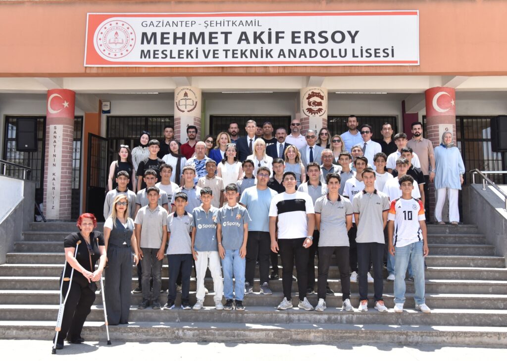 MESLEKİ EĞİTİMİ TEŞVİK EDEN ŞENLİK