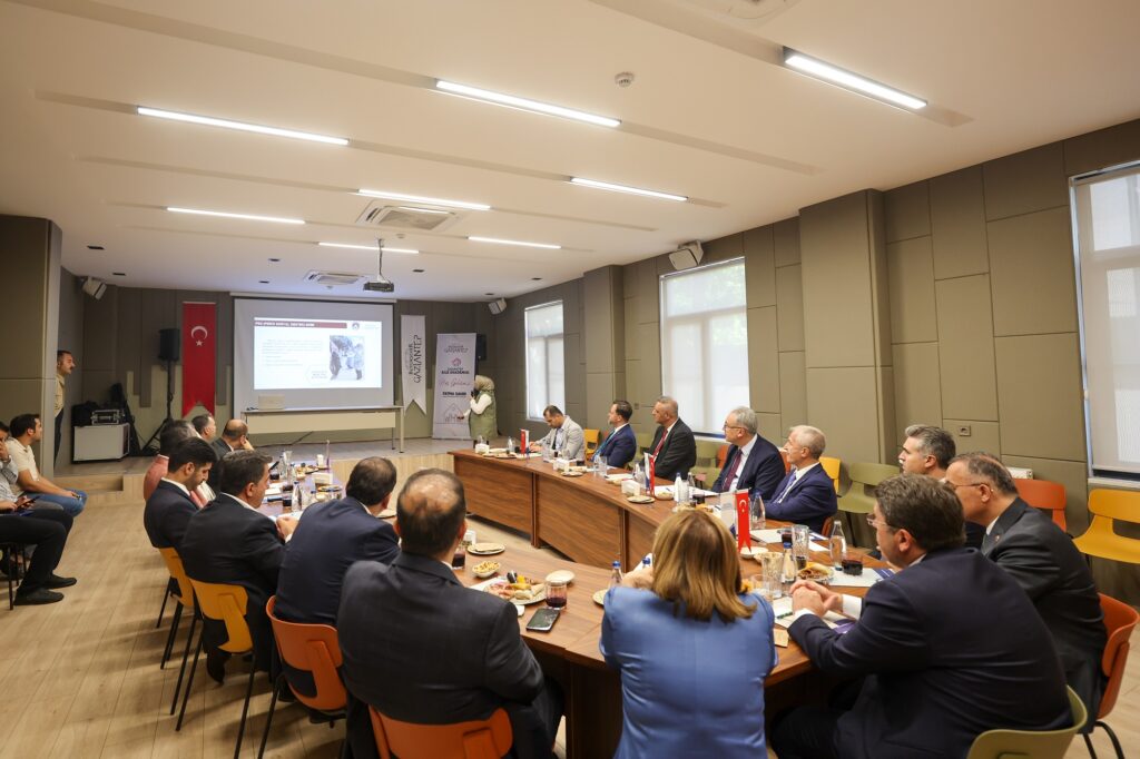 BAKAN TUNÇ: AİLE AKADEMİSİ ÖRNEK BİR UYGULAMA, TÜM TÜRKİYE’YE YAYILMALI
