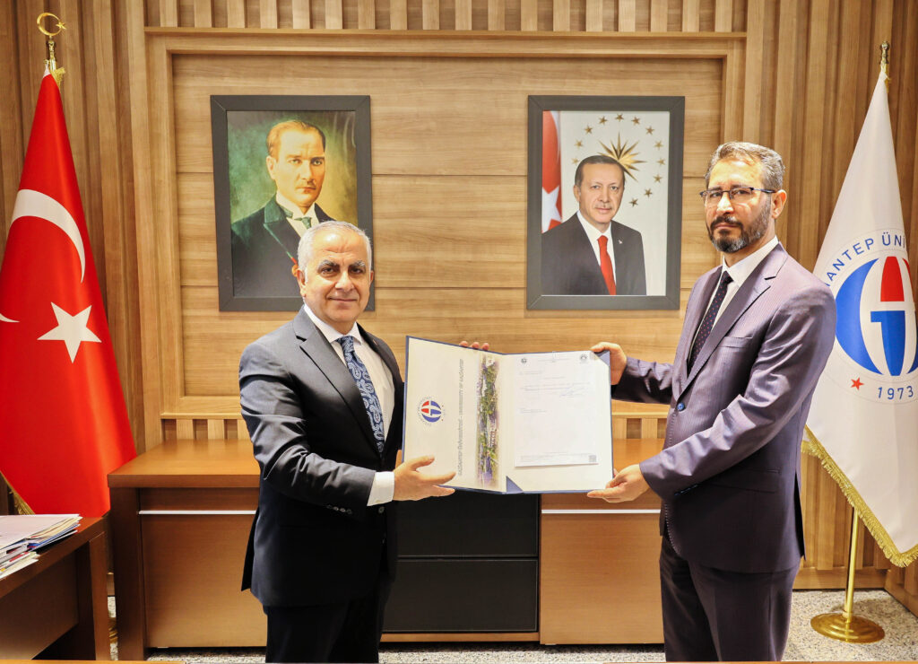 GAÜN EĞİTİM FAKÜLTESİ DEKANI PROF. DR. BAYRAM ÇETİN REKTÖR YARDIMCILIĞINA ATANDI