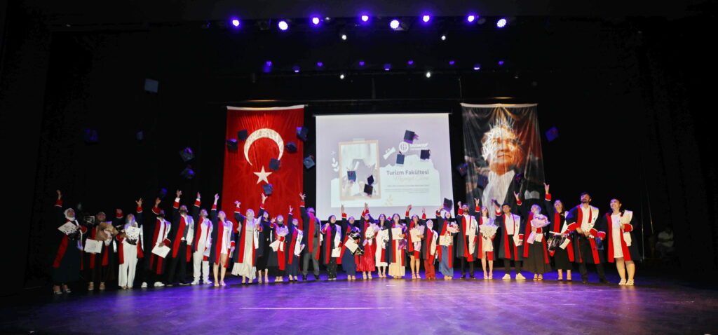 GAÜN TURİZM FAKÜLTESİ MEZUNLARINI UĞURLADI