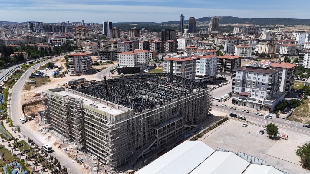 GAZİANTEP’İN YENİ SPOR ÜSSÜ: KAMİL OCAK KAPALI SPOR SALONU YÜKSELİYOR