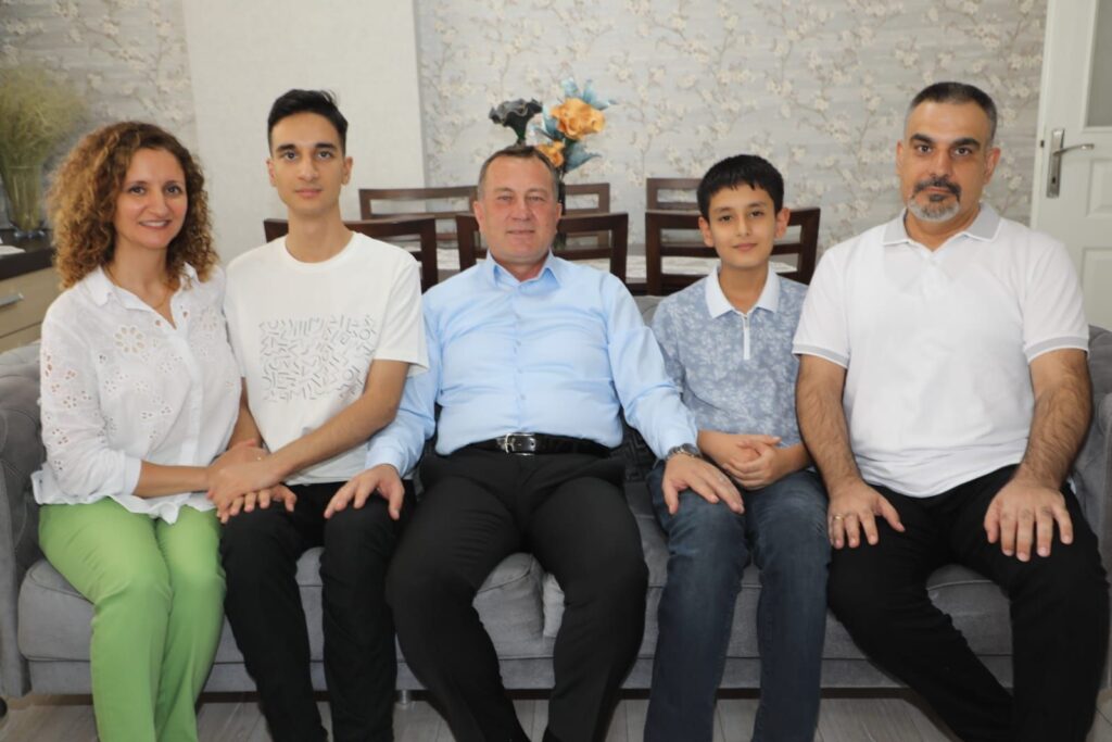 Türkiye Birincilerine Anlamlı Ziyaret: “Bir Aile, İki Birinci”