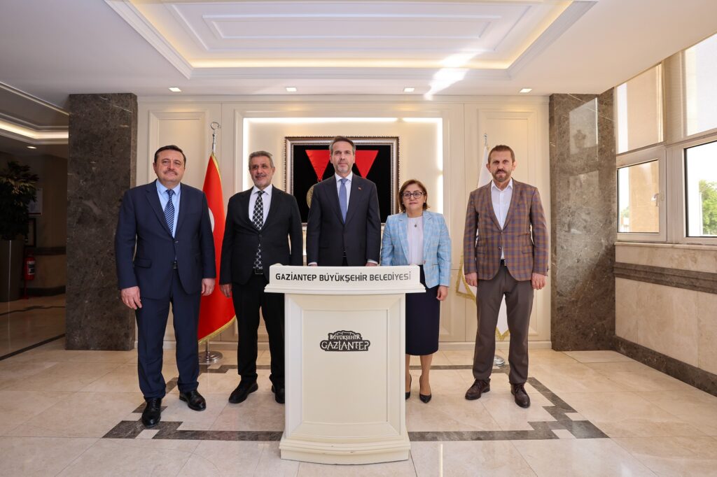 BAKAN BAYRAKTAR BAŞKAN FATMA ŞAHİN’İN DAVETİ ÜZERİNE GAZİANTEP’E GELDİ